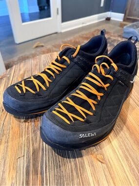 Men's Salewa MS Mtn Trainer 2 GTX Black Hiking Shoes with Orange Laces